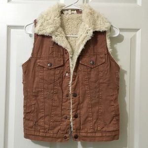 BUCKLE Vest